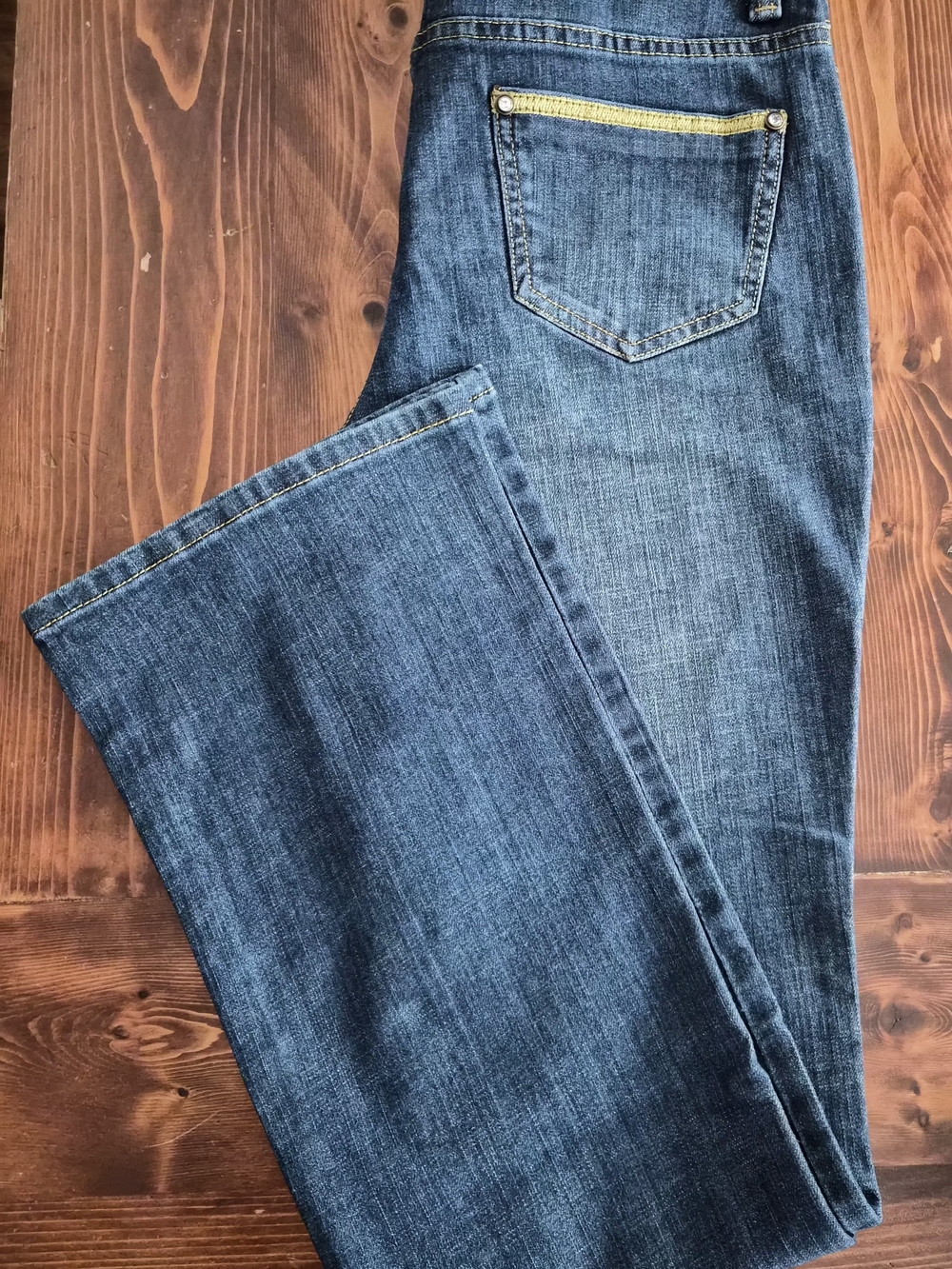 N.W.O.T "Bradley"Classic Mid-Wash Blue Women’s Jeans Mid Rise Boot Cut